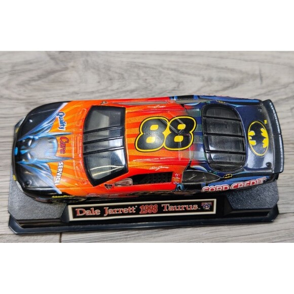 1998 Winners Circle 1/43 Dale Jarrett #88 Ford Quality Care / Batman-W/Stand - Picture 3 of 6